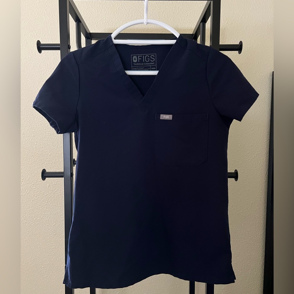 Figs Catarina One Pocket Scrub Top (Navy)